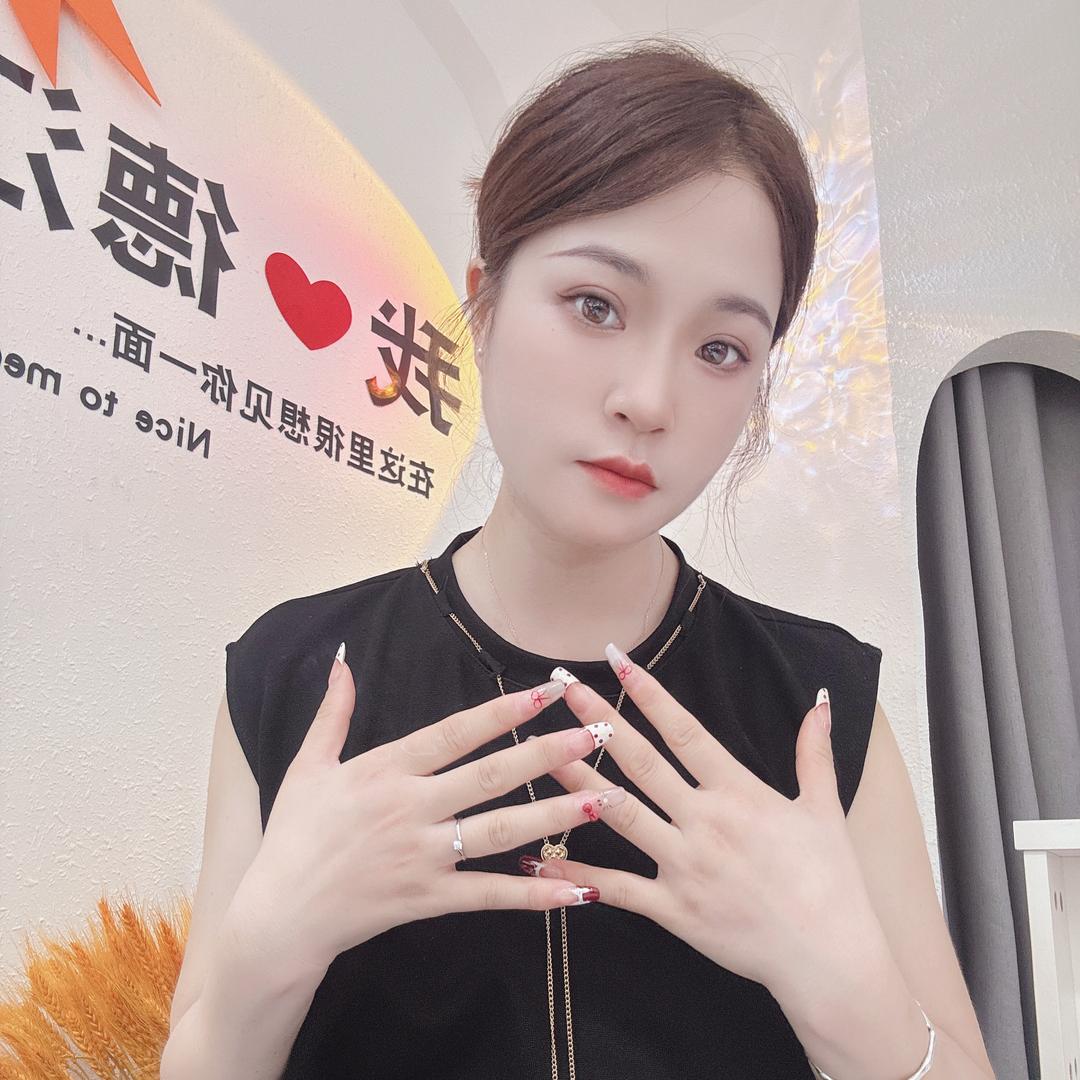 鹿兮美甲～ 鹿鹿