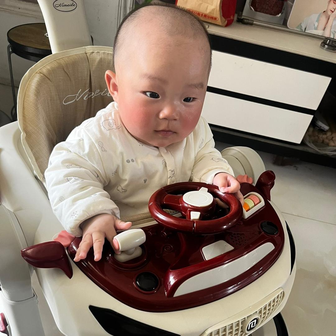 然然.