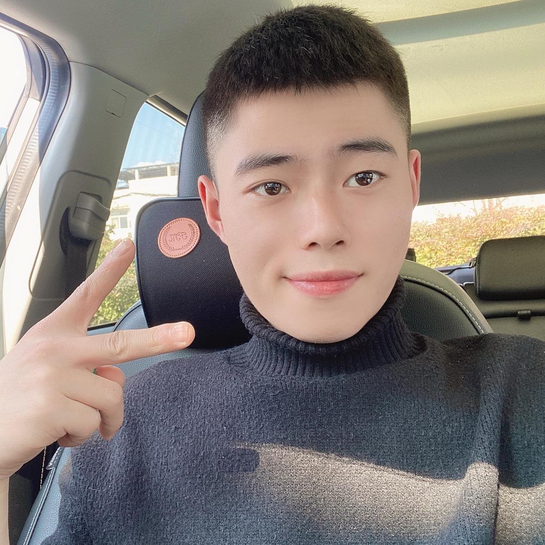 成都酒吧李某人