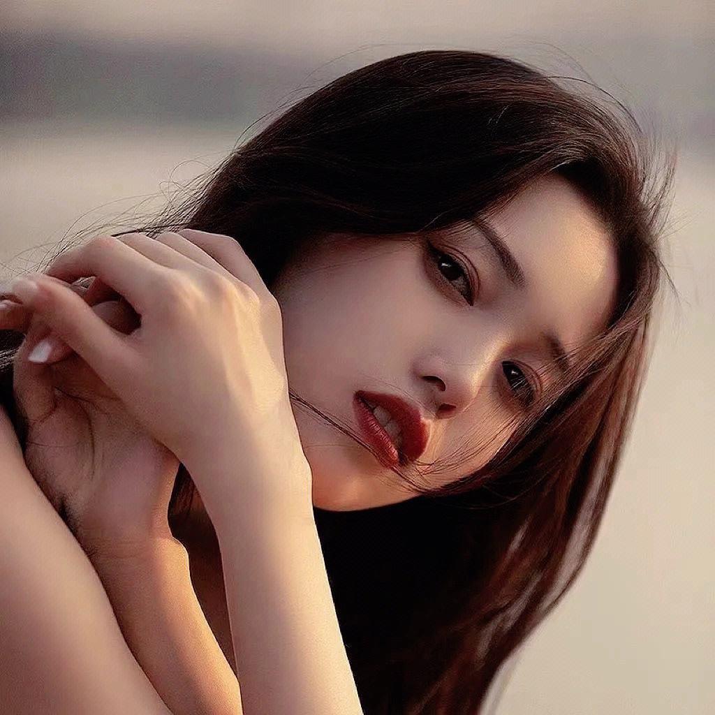 对着生活比个耶