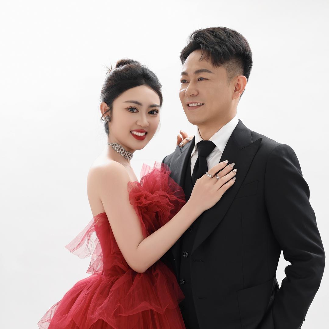 妍伊夫妇