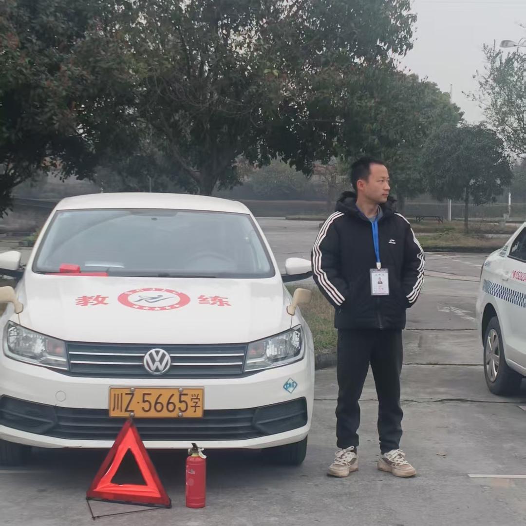 青云驾校教练杜敏