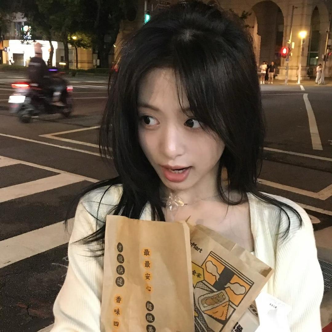 洛洛^