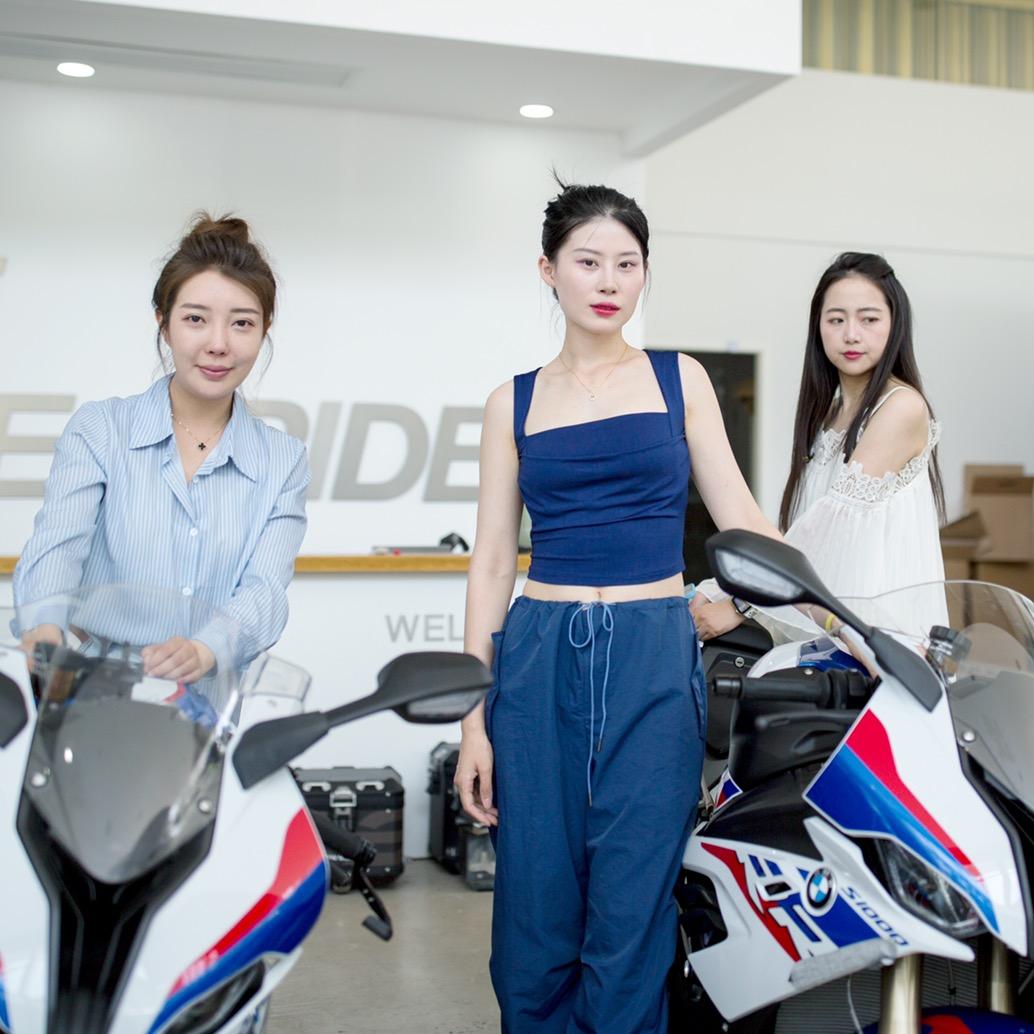 老马摩托辅助轮起落架支撑架