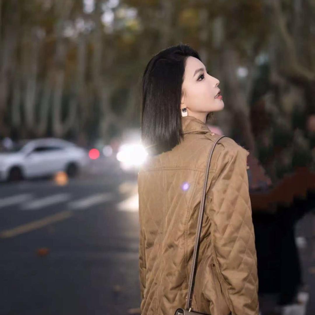 溶溶授权高级服饰