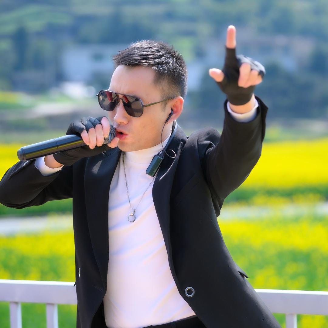 宜宾小小陶《户外 80后的🎤》