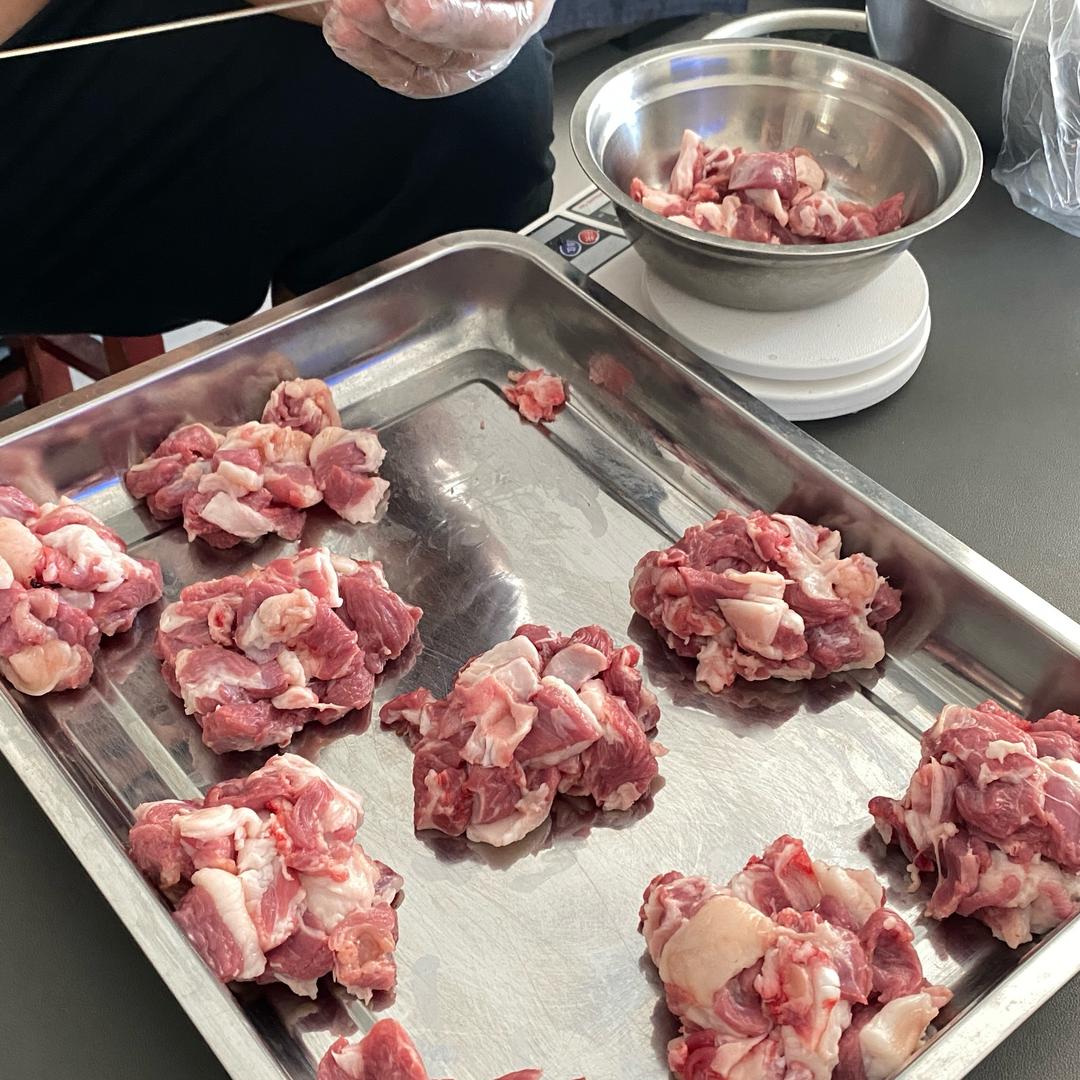 七号小区：炭烤大油边、剔骨羊排、牛里脊