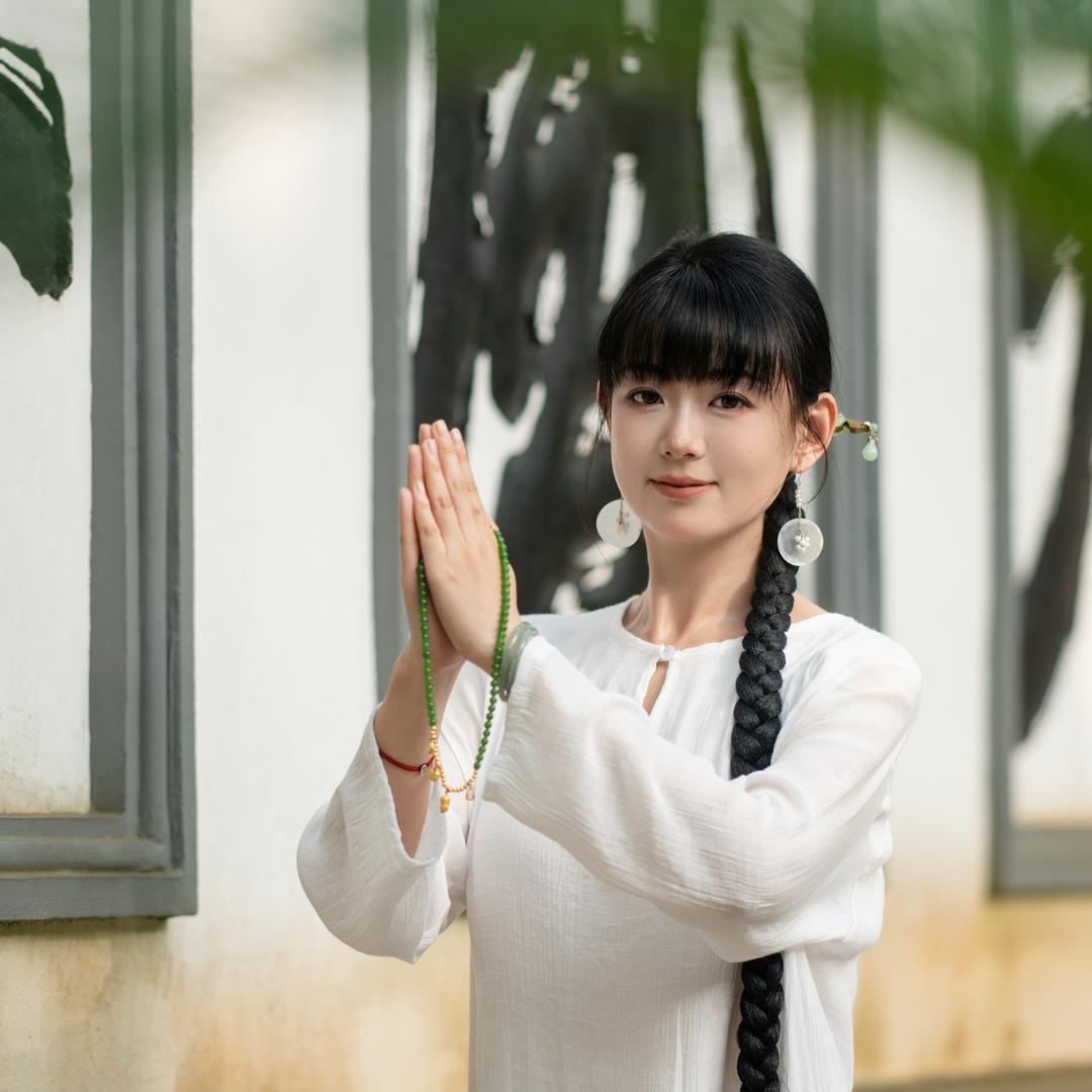 爱笑的虎牙妹