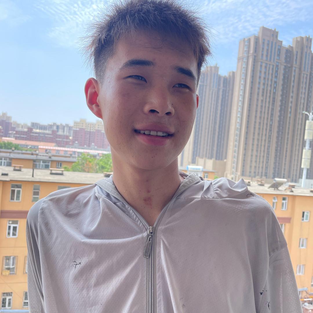 小王在换门窗的路上