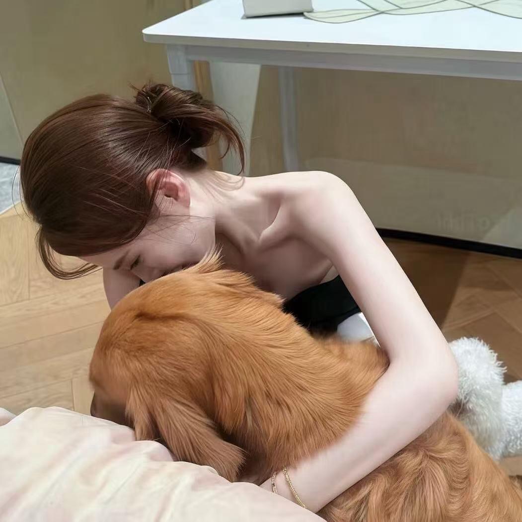 一个卖尾货的小女孩👗