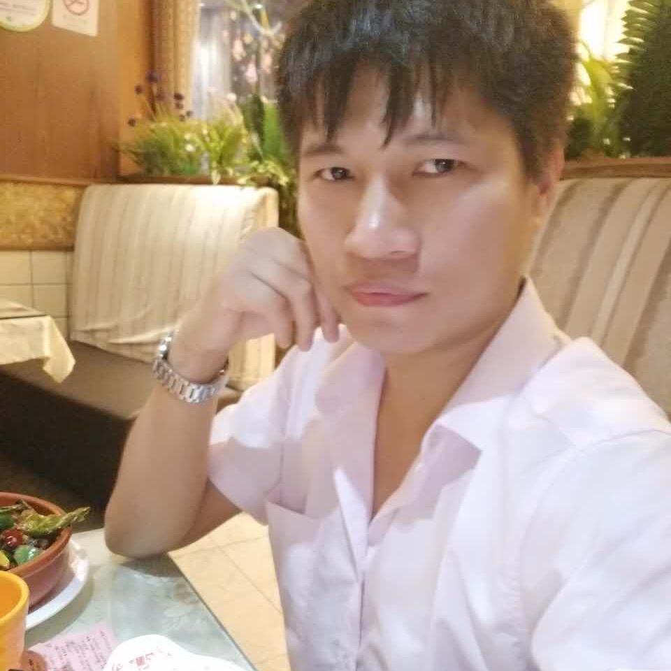 转角撞到电线杆