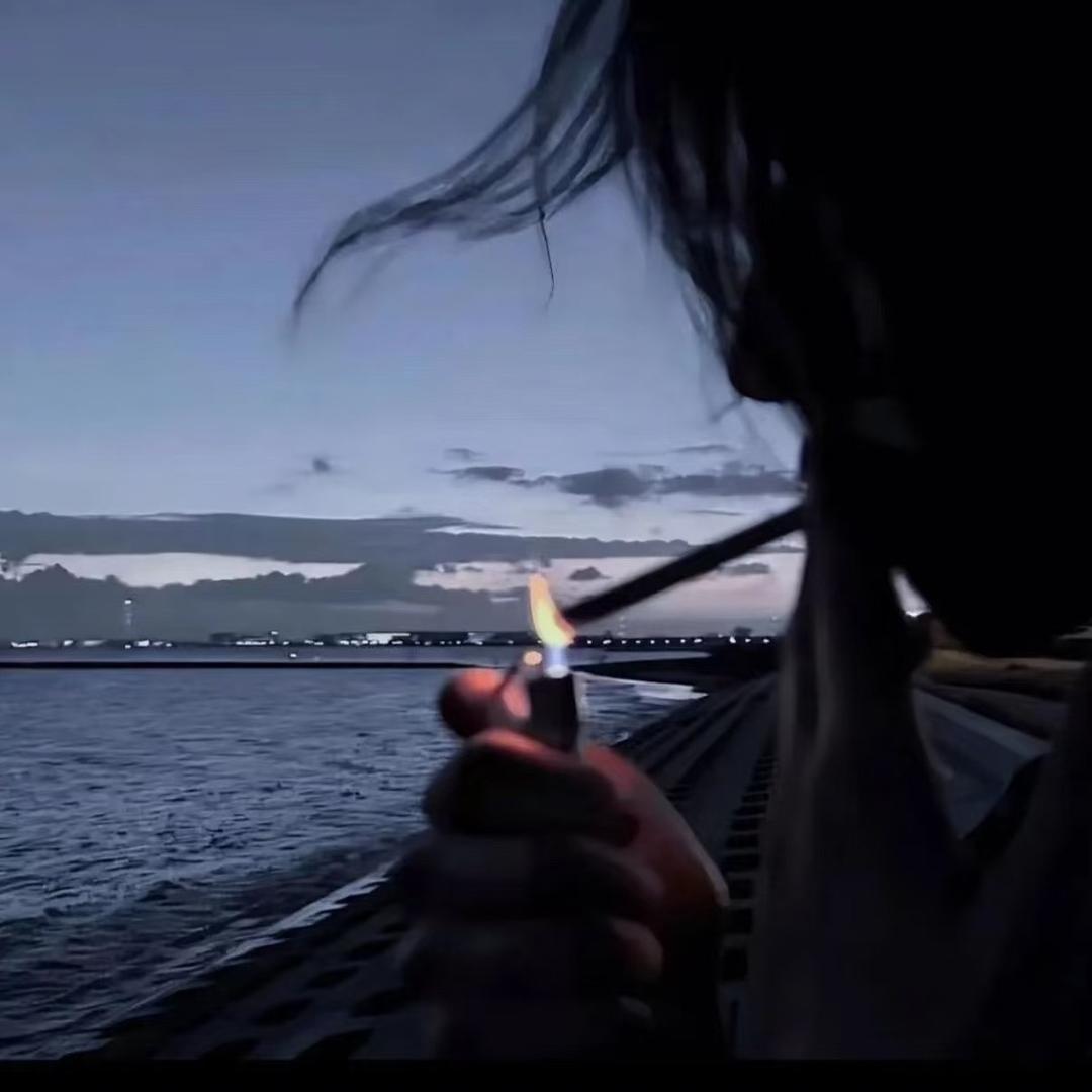 阿烬。