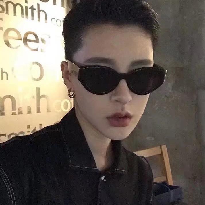 我的脸好疼