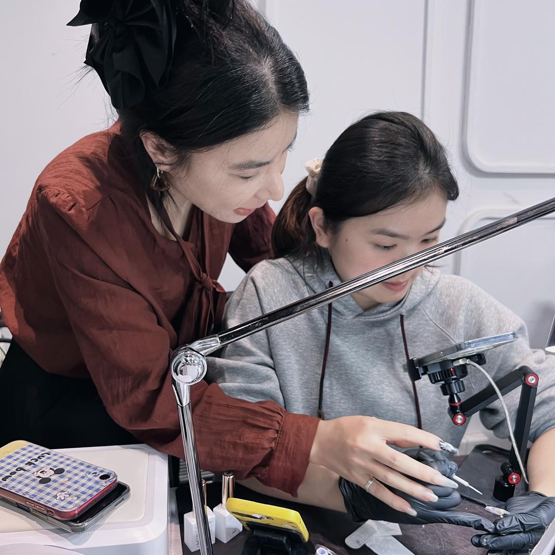 小花花的美甲店