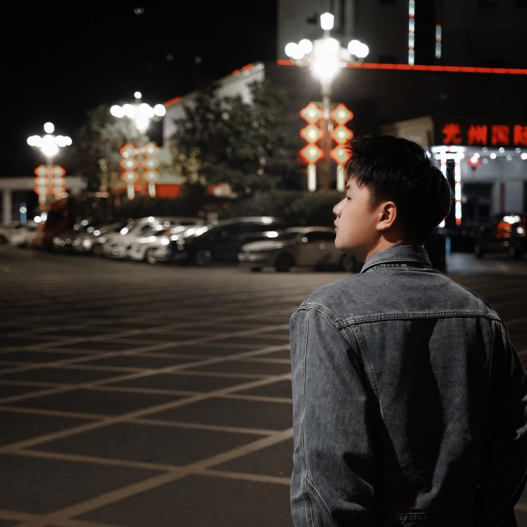 潢川志勋（专注二次元发型染发）