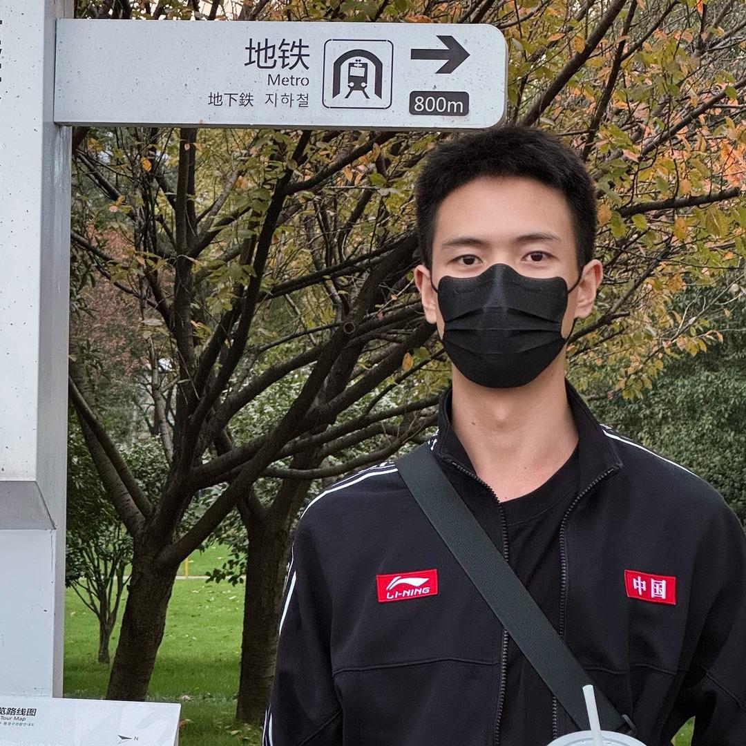 胡 坚 强