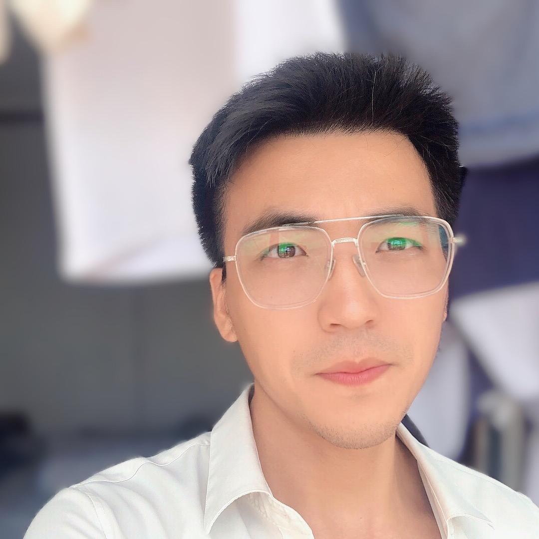 孤天里的鹤。
