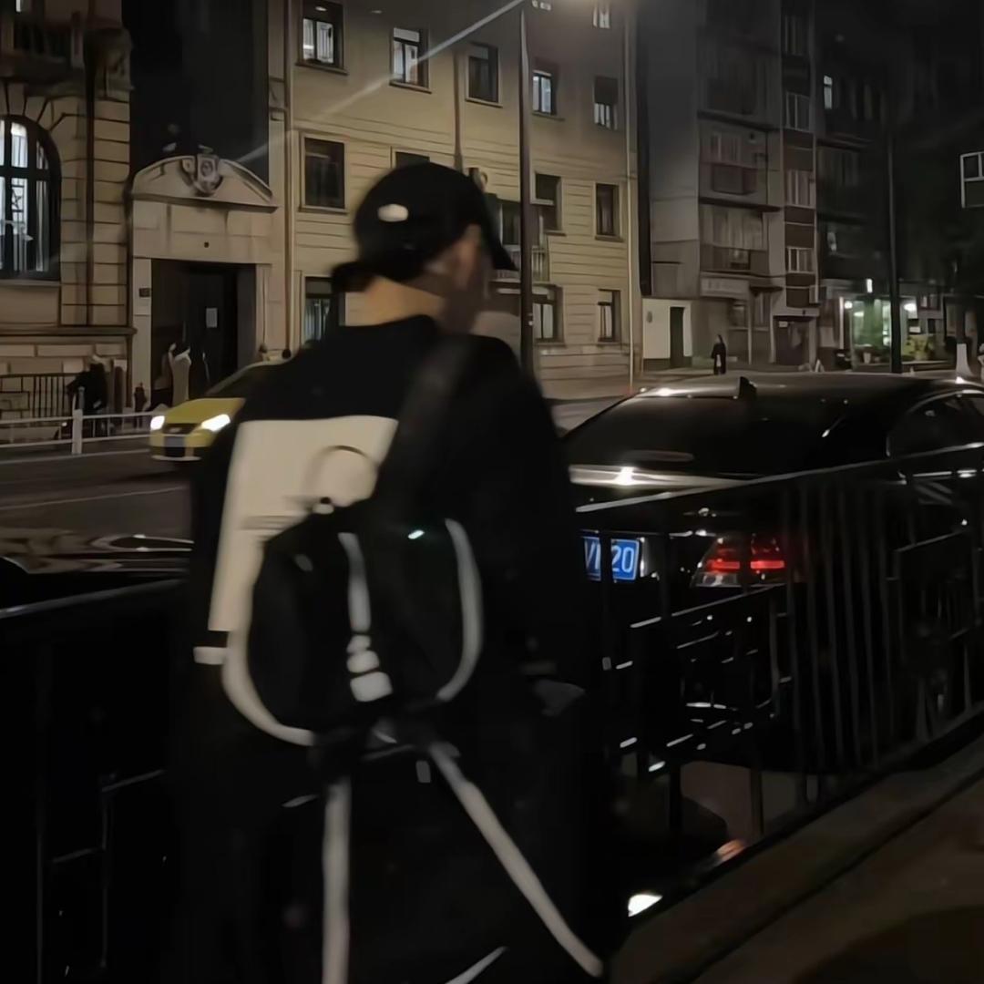 武大郎拿着潘金莲的手机问谁是西门庆