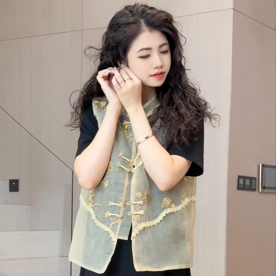 小卷瑶私服穿搭