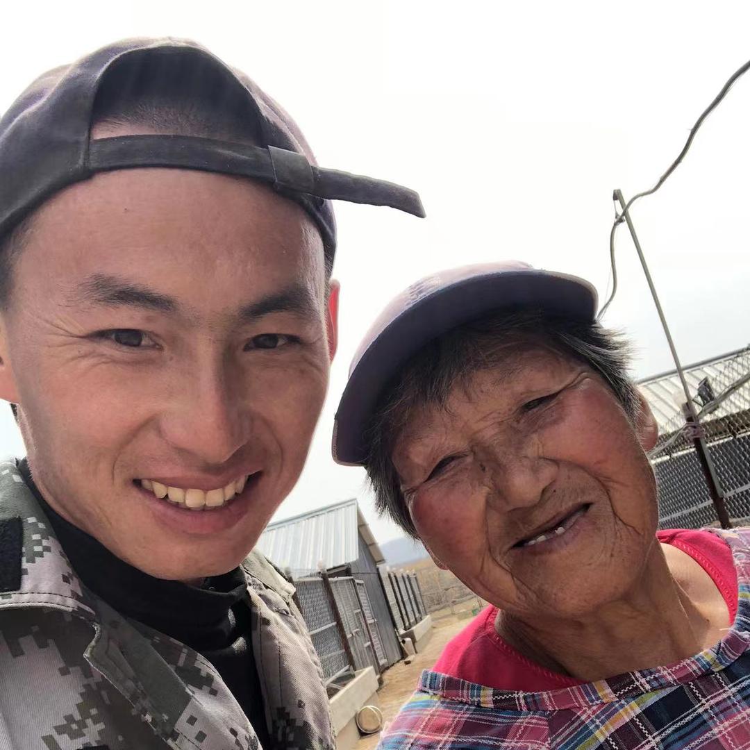 大尧和奶奶爱养鹿