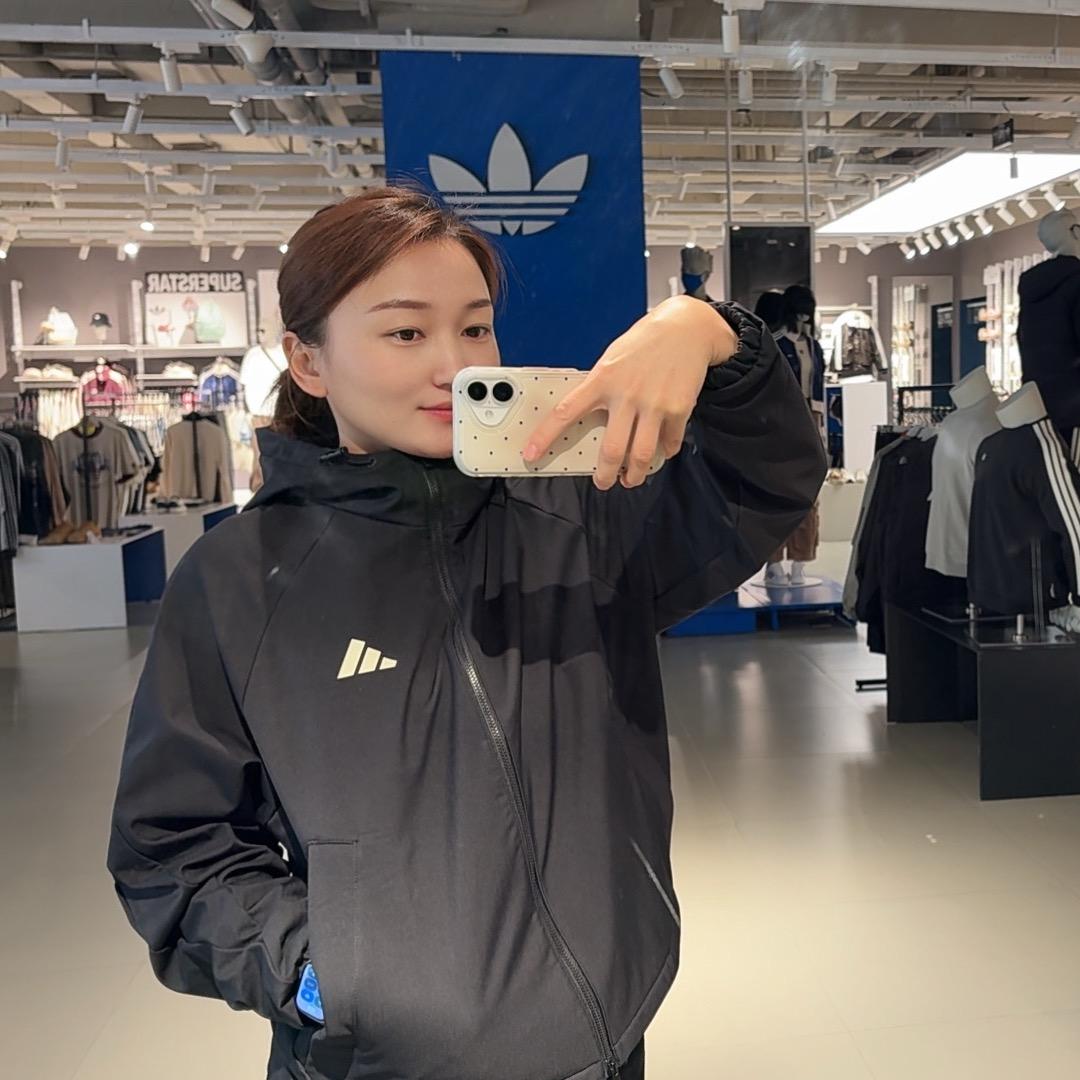 悦城阿迪达斯打工的多多Chenshou