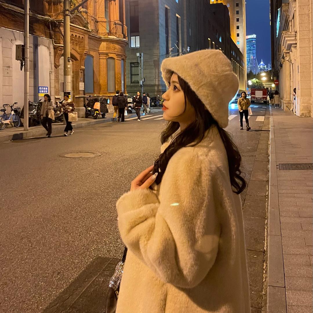 比耶✌🏻爱穿搭