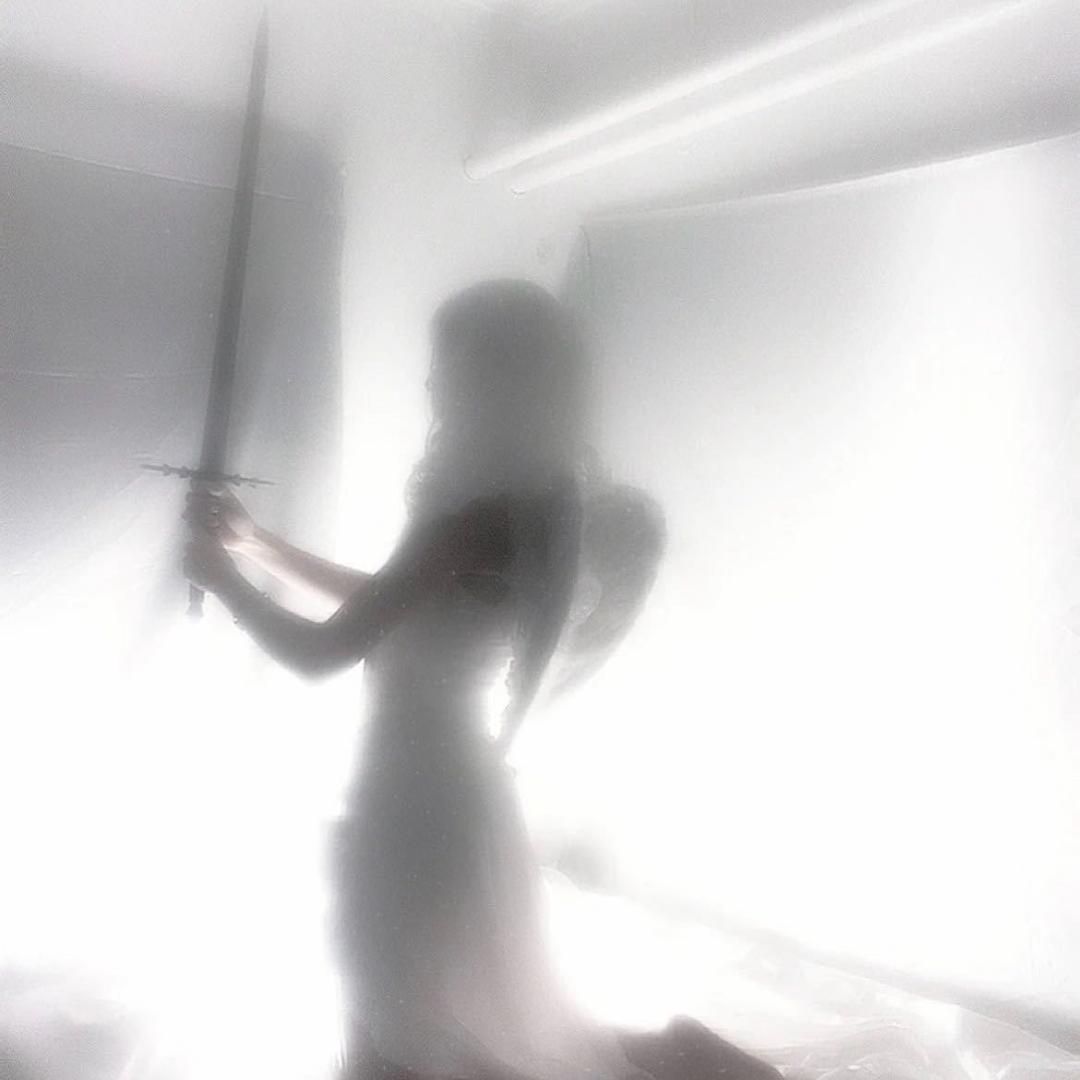 灰.