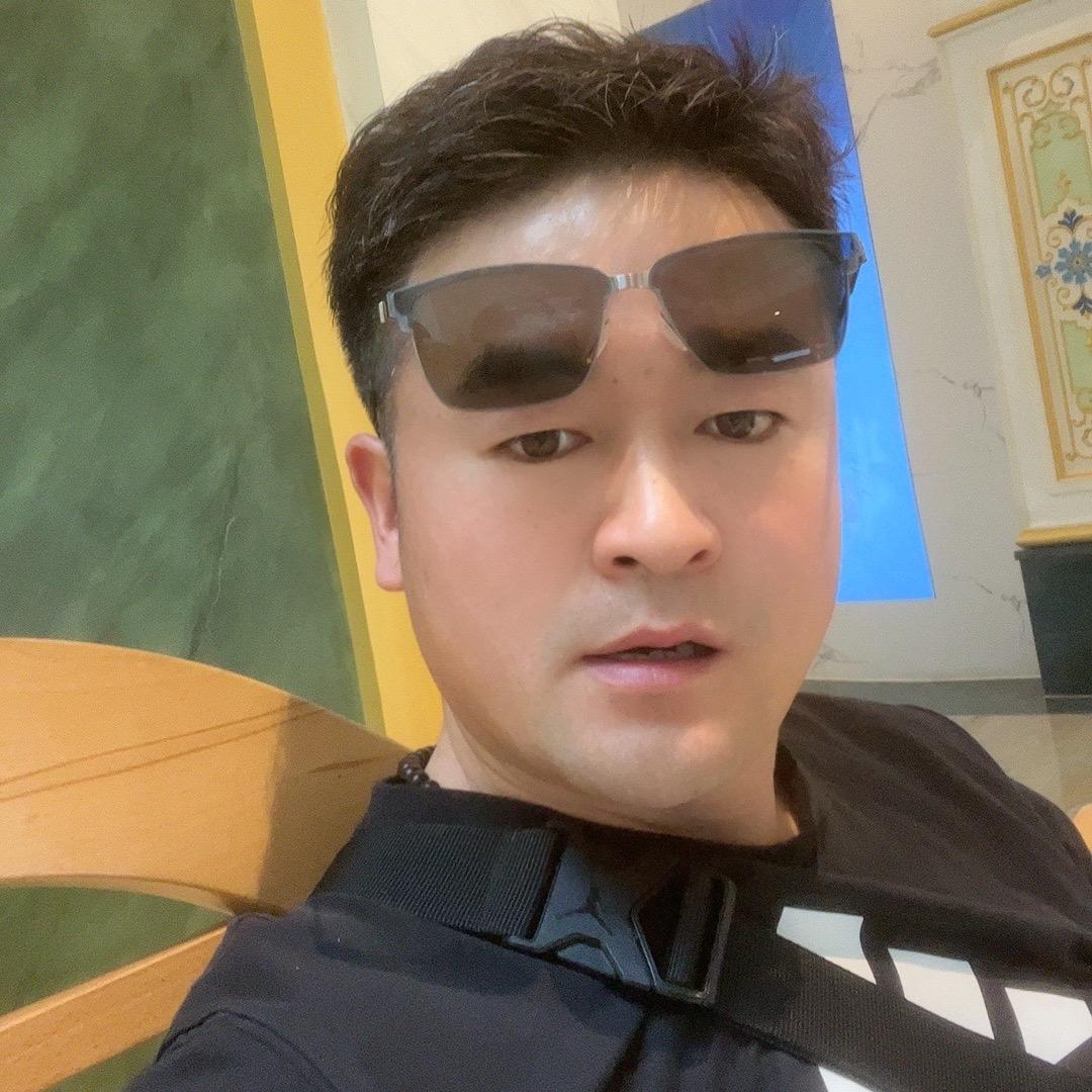 L.F(眼镜)