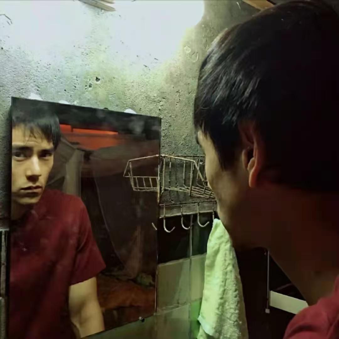 默