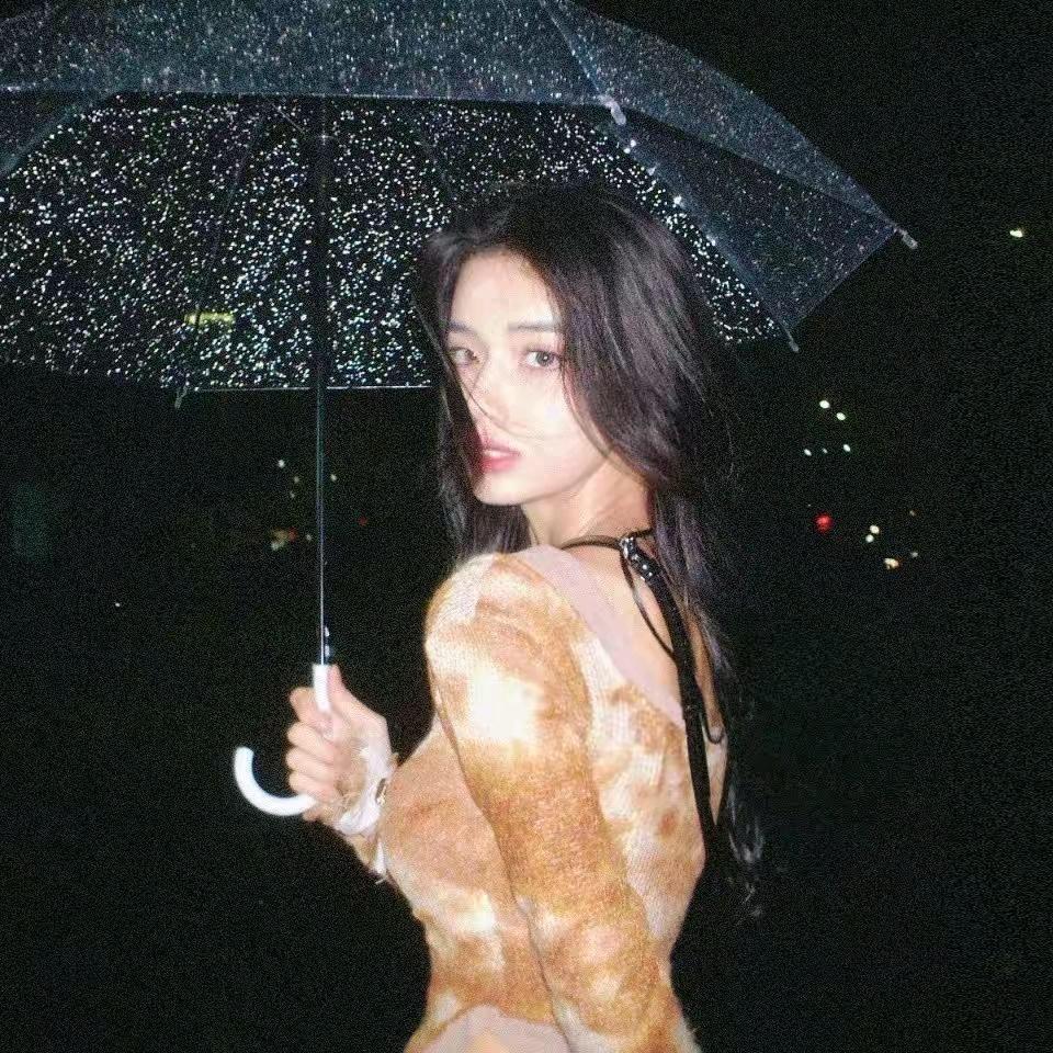 戏媚艳