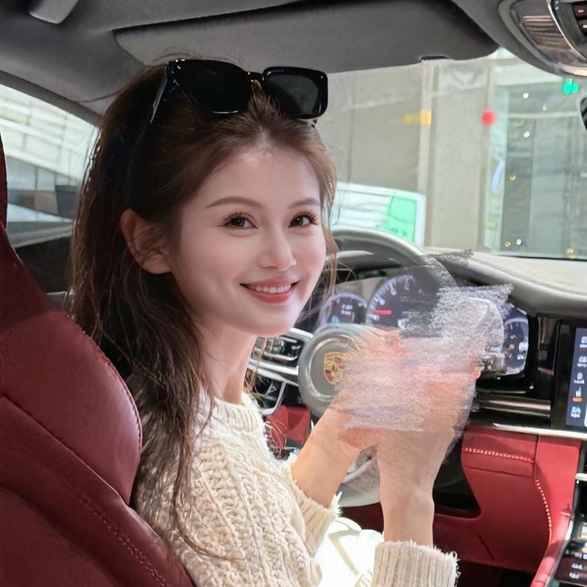 雪儿很臭美