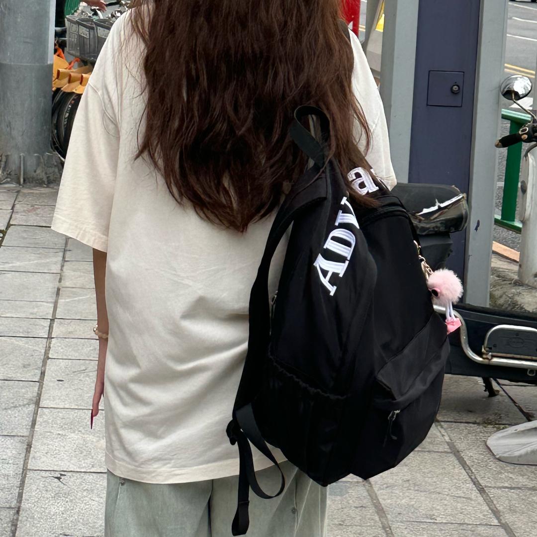 杨美丽的双肩包