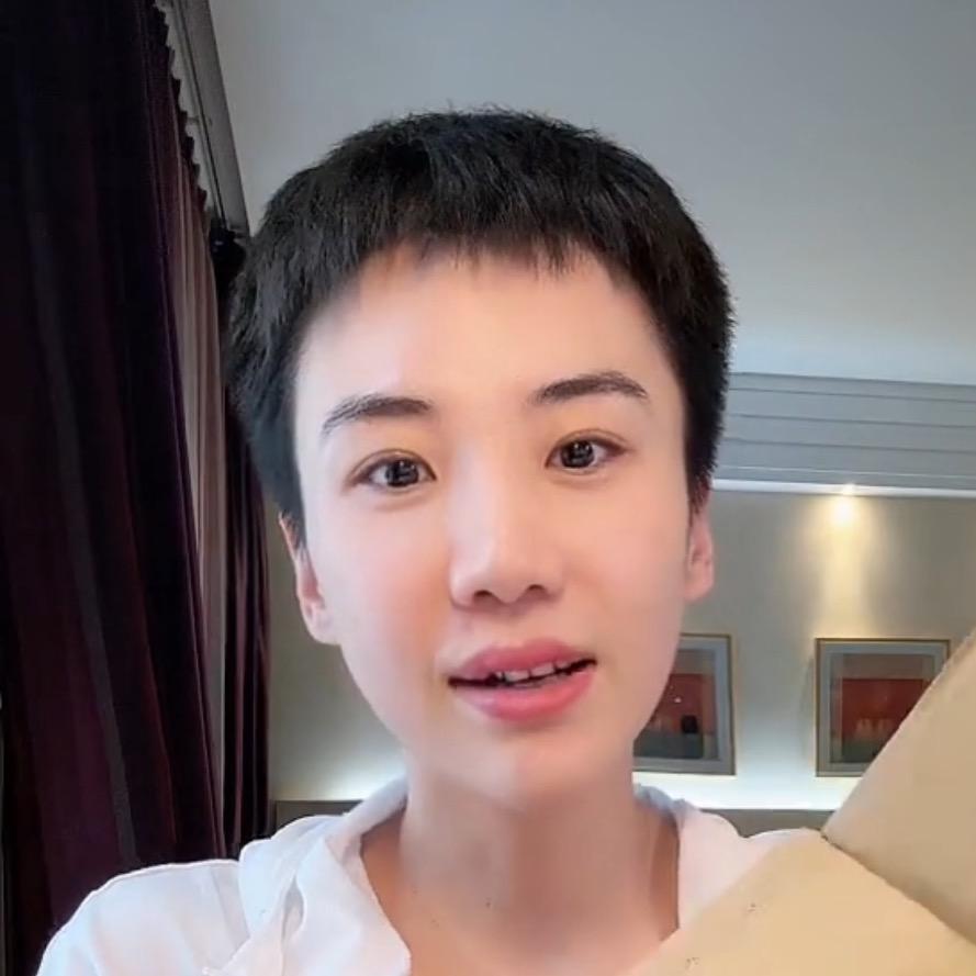 隋心的服饰