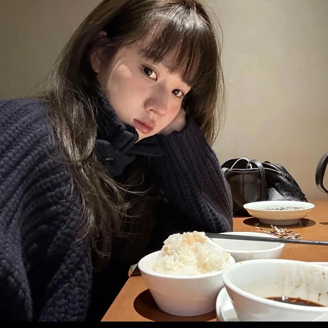 QQ^