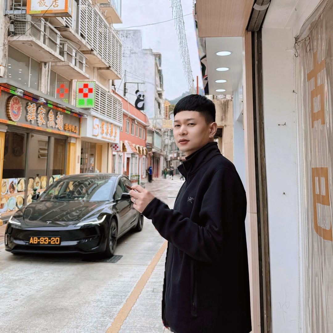 骐  睿 .