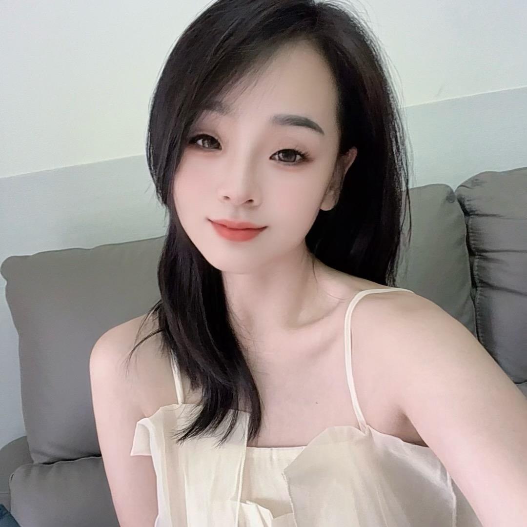 喃 喃🍀