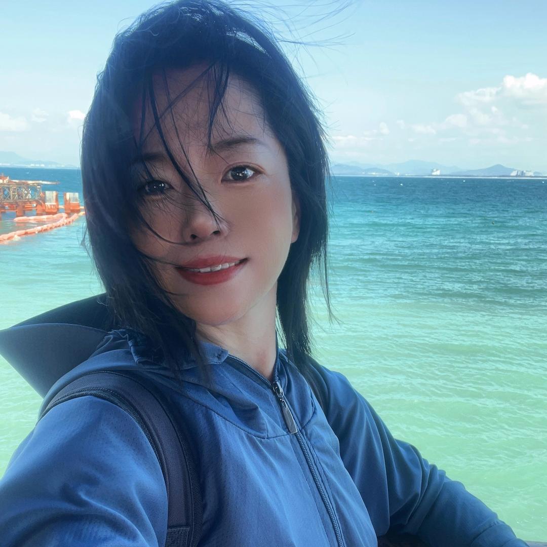 李李<