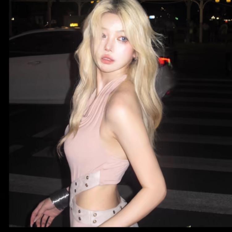 女二.