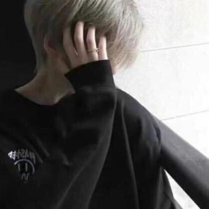 饿了会自己捡垃圾吃