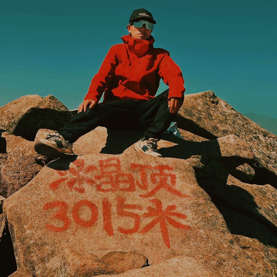 小吴户外爬山