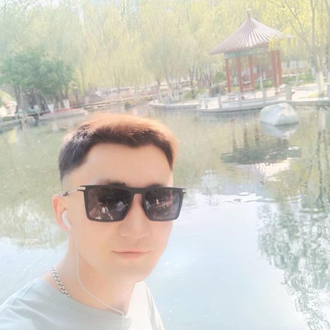 浩哥在修理 （上门换电池，轮胎）