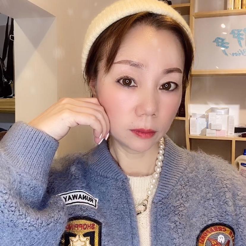 伊秋服饰皮具