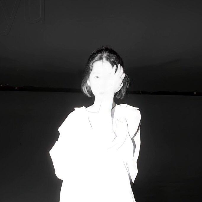 青青.