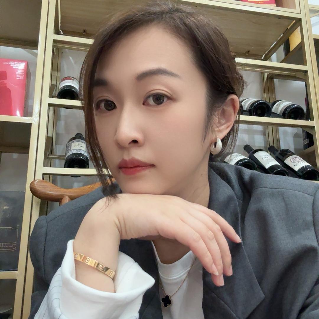 @戴皇冠👑的兔子🐰