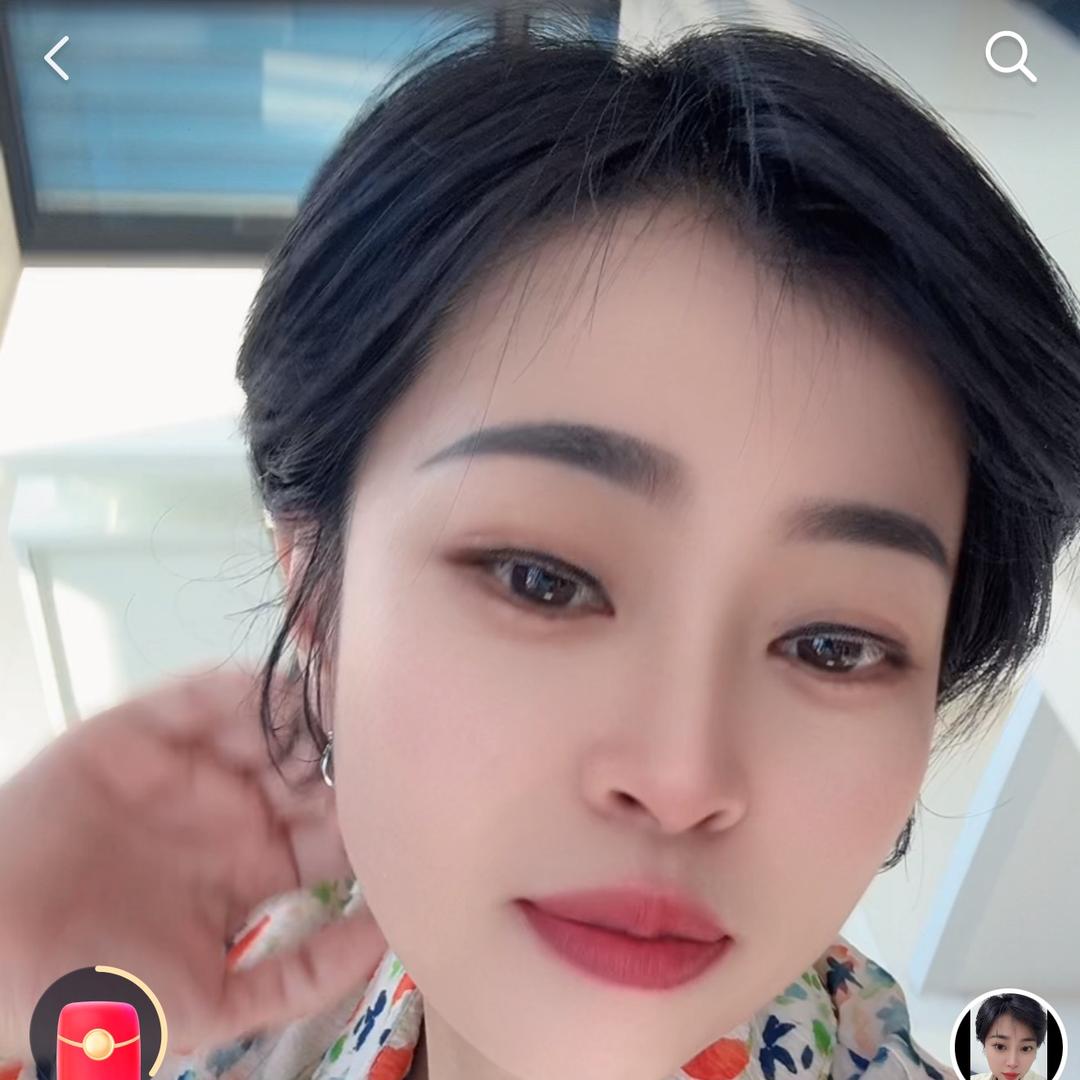 家有小猫爱吃鱼