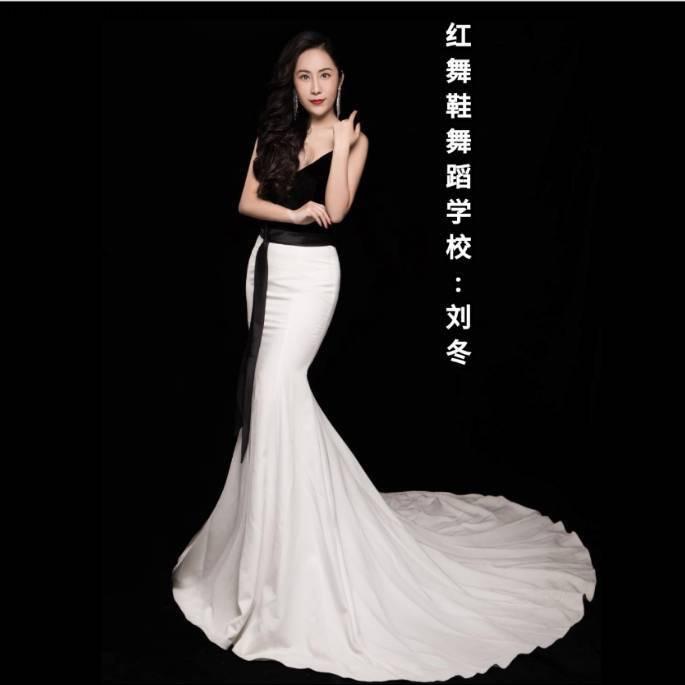 峰峰红舞鞋舞蹈