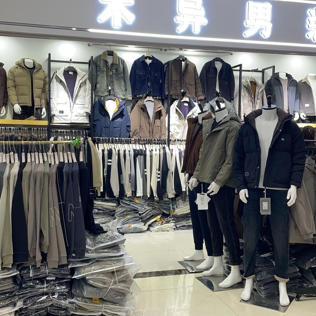 聊城木异男装（国贸大厦一楼电梯口）