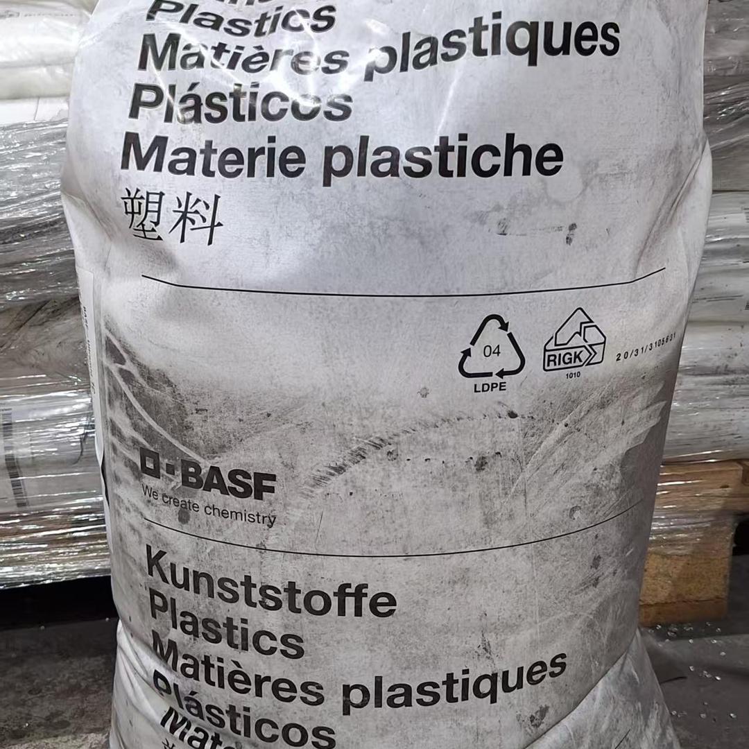 李佳成卖塑料