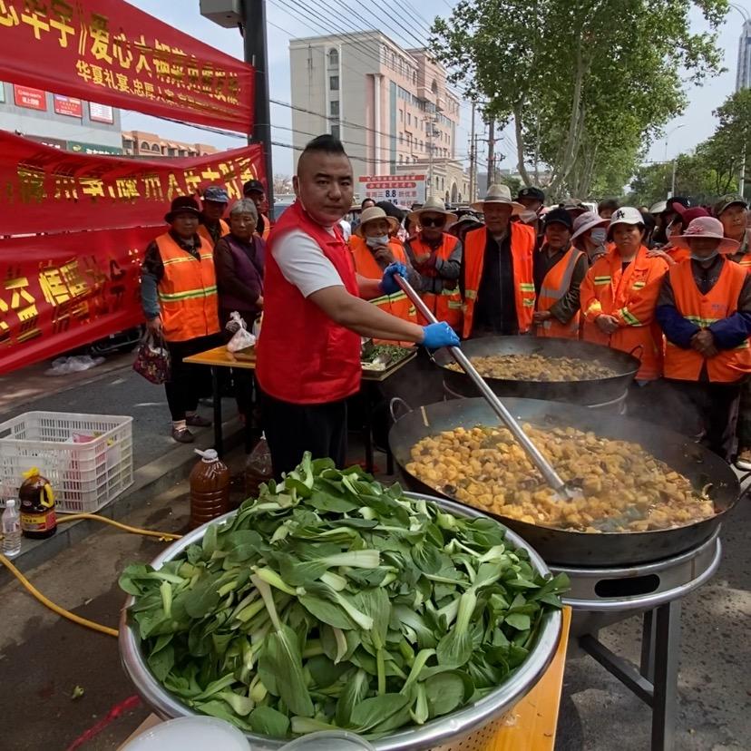 小宇哥爱心大锅菜（忠华宇）