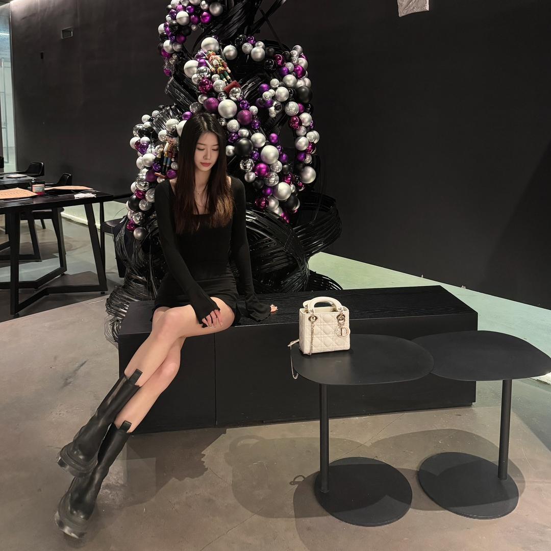 怡怡yi
